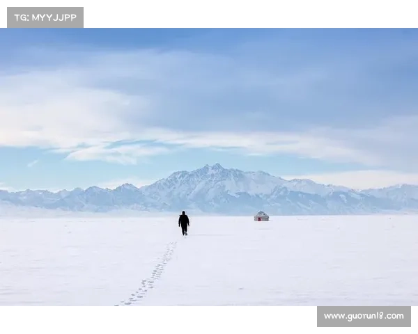冬季湖畔漫游:探寻冰雪覆盖下的宁静与诗意景色 冬季湖畔漫游:探寻冰雪覆盖下的宁静与诗意景色
