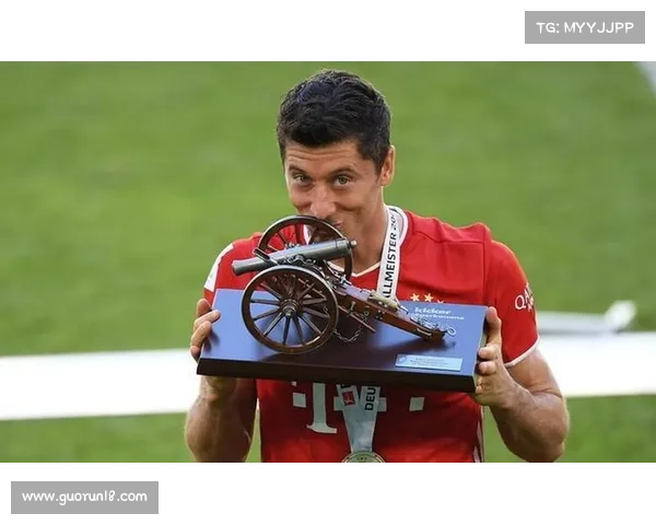 从成名之路看莱万多夫斯基辉煌职业生涯的发展轨迹深度全景研判述